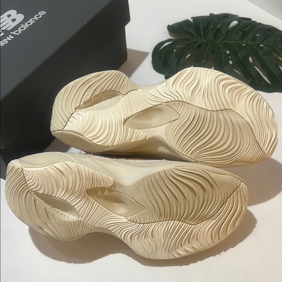 Brand New Women's Cream and Tan Sneakers - Picture 3 of 5